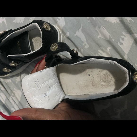 Versace - Picture 2 of 4